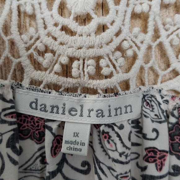 Daniel Rainn | Red&Black | 3/4 sleeve | Crochet Ft - Picture 6 of 6